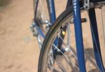 Crack on the tire? shall I continue riding?