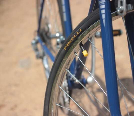 Crack on the tire? shall I continue riding?