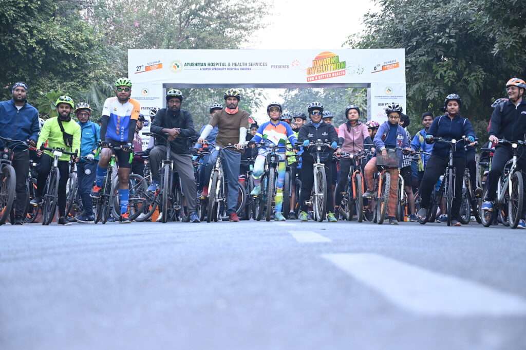 Cyclists are waiting for the flag off in dwarka cyclothon