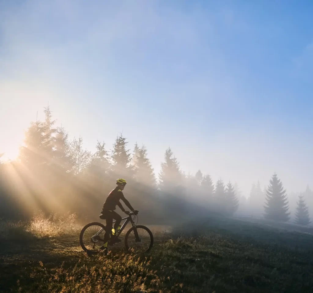 Cold weather cycling tips: cycling during daylight hours in winters.